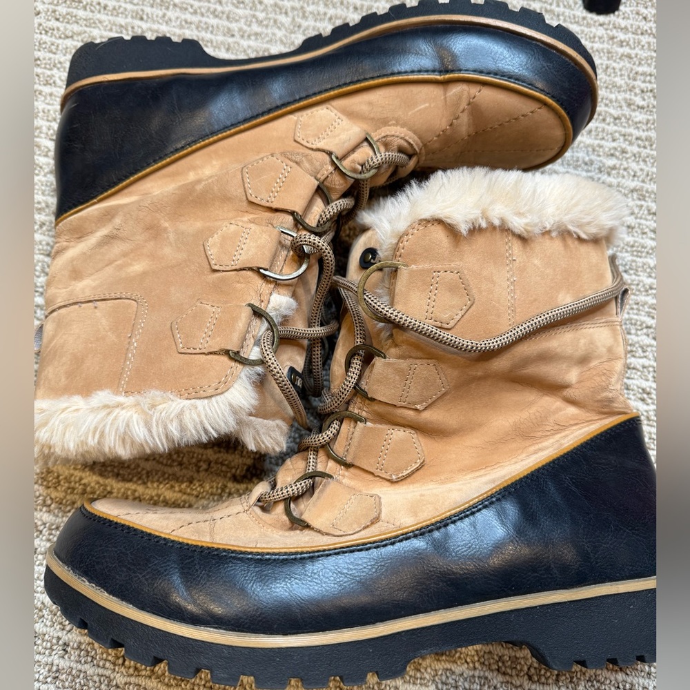 JBU Duck Boots Beige Suede Faux Fur Trim Insulated‎ Winter Boots